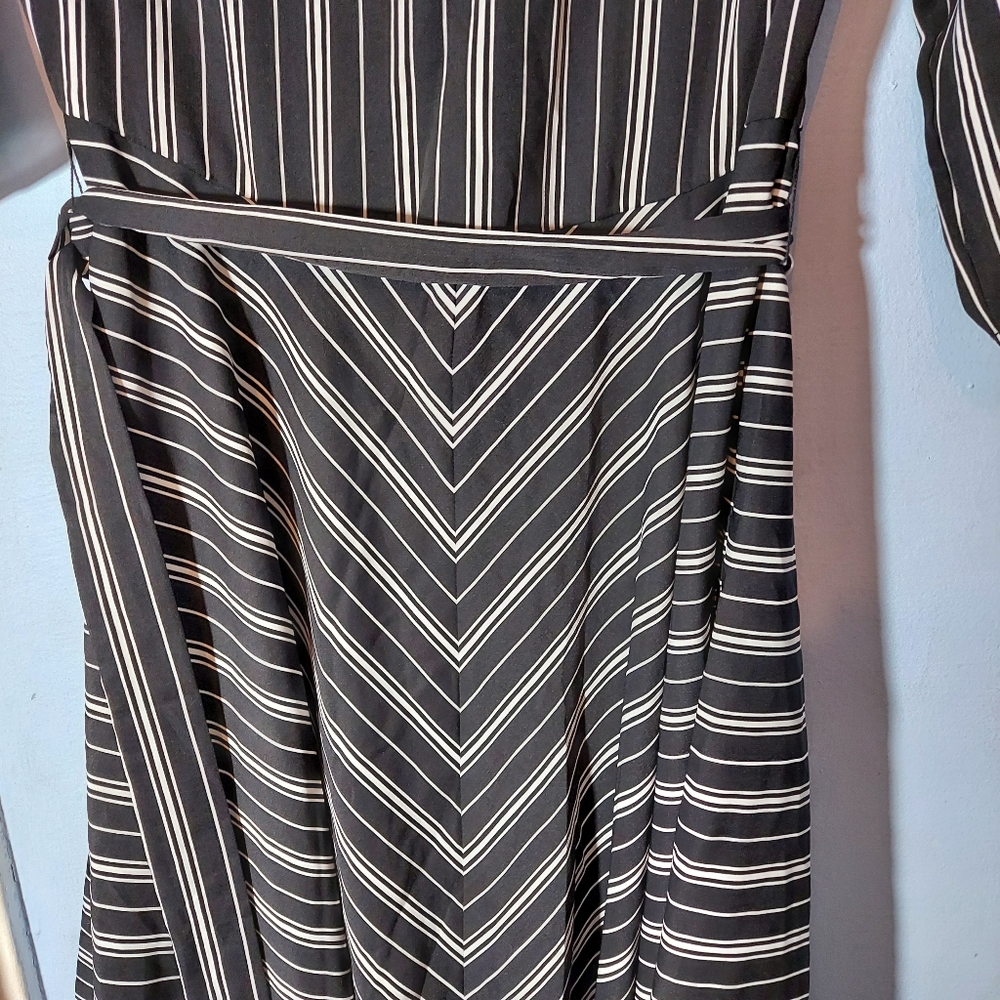 Tahari black and white striped dress size 6 - Picture 3 of 7